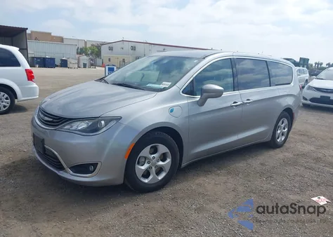 2018 Chrysler Pacifica Hybrid Touring Plus z USA, uszkodzony, nr VIN 2C4RC1H75JR332965